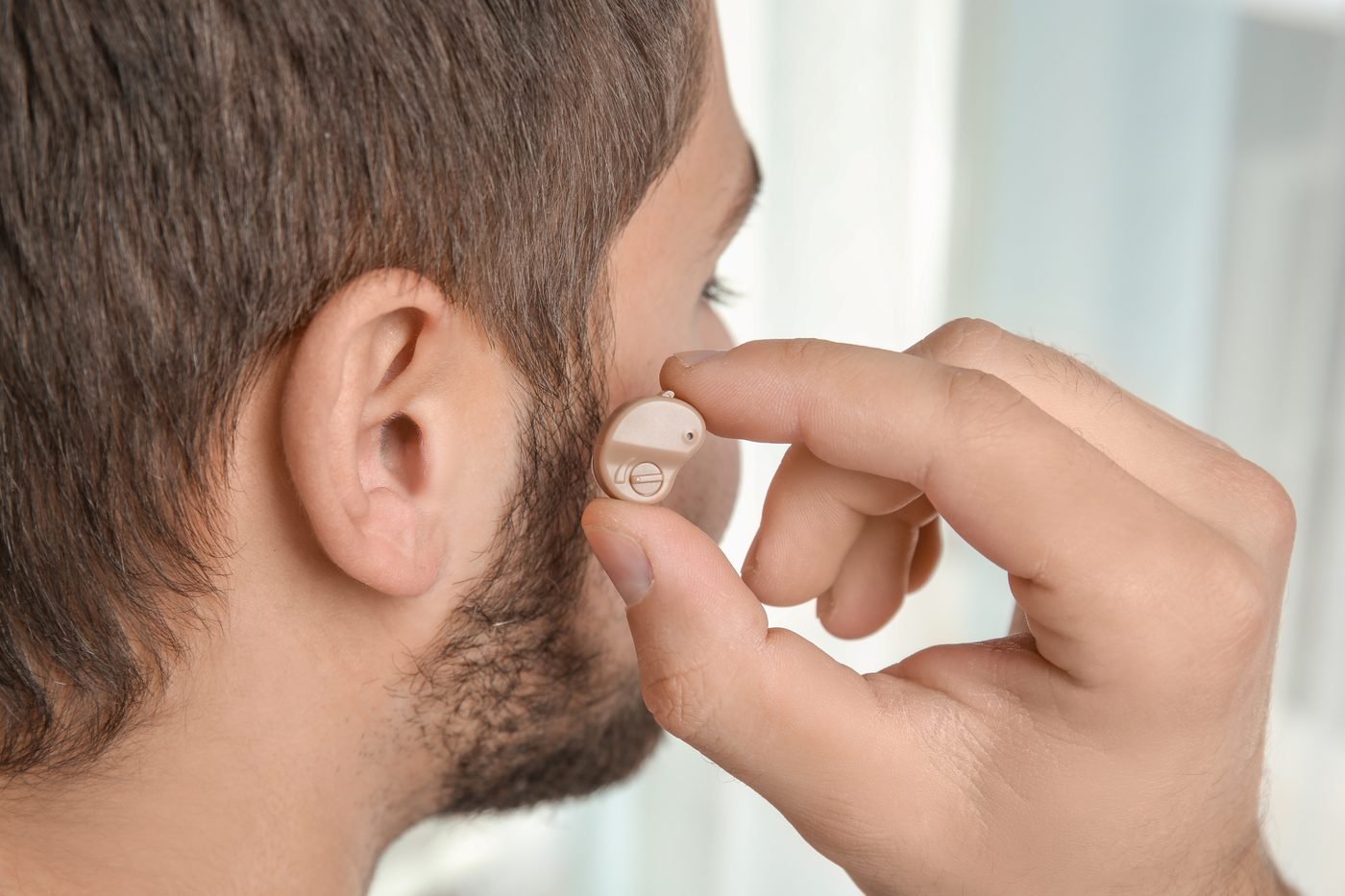 Fitting a discreet hearing aid comfortably behind the ear